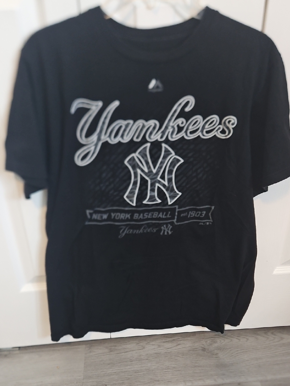 New York YANKEES Black/ Gray Logo T SHIRT super Soft 100%cotton Est 1903